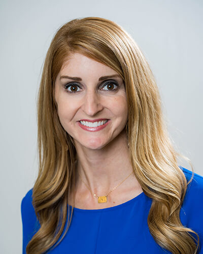 Lori Lowry headshot photo